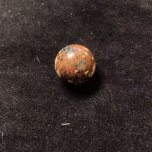 Tigerauge Kristallspitze – Schutz & Mut – Xiuyan Jade / About 2 cm