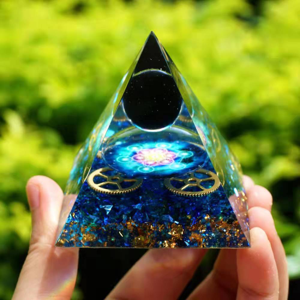 7-Chakra Kristallpyramide – Balance & Energie – Ausführung 1 / 6 cm